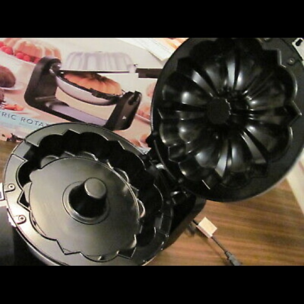 Elite Cuisine Flip Bundt Cake Maker
